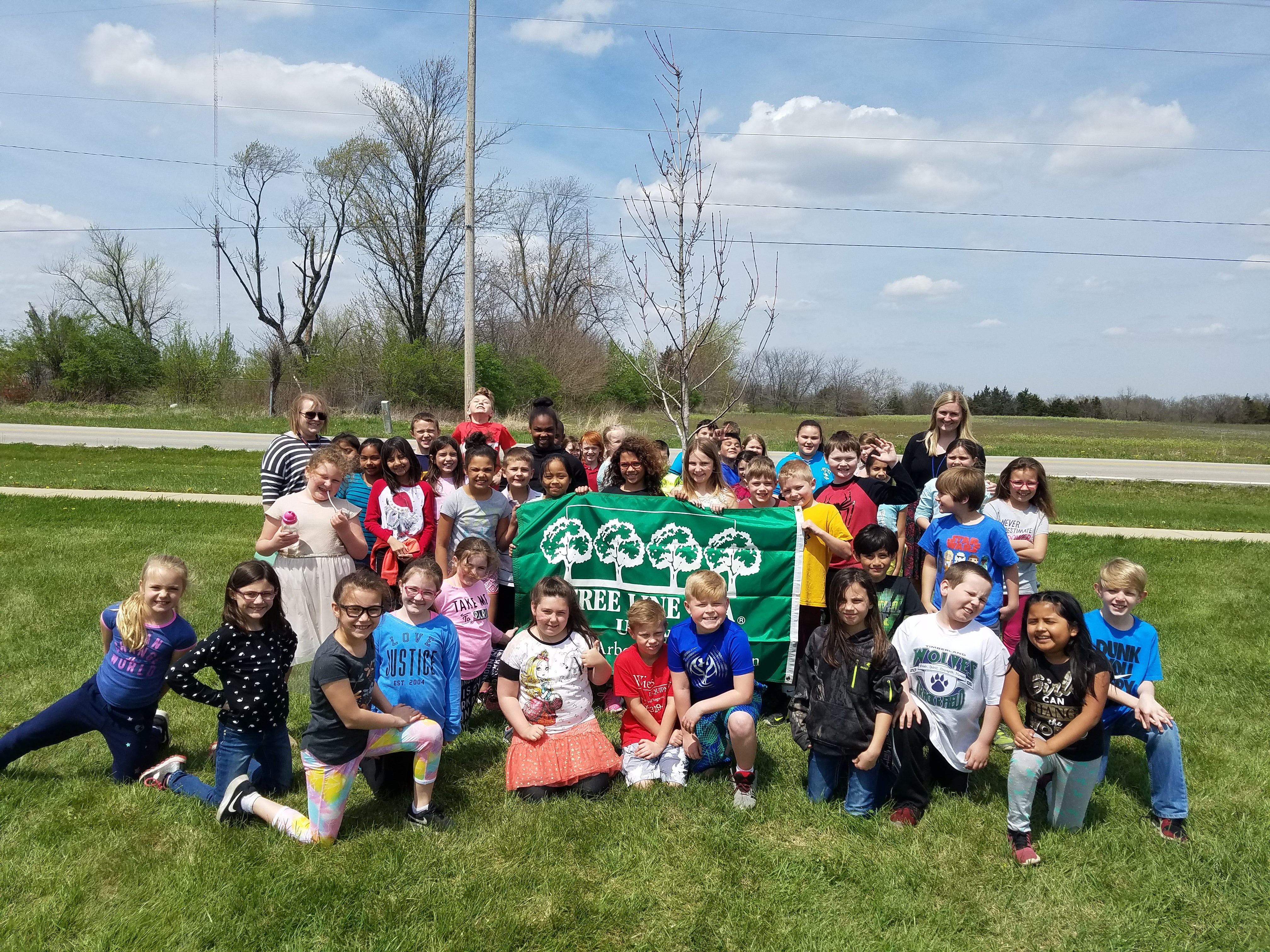 Cuivre River helps students plant trees on Arbor Day 2018