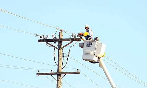 A lineman repairs a power line
